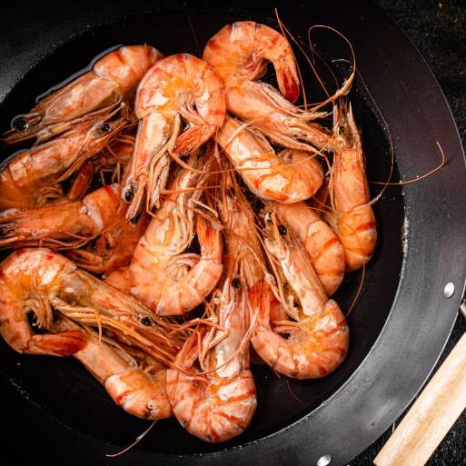 Креветки Имеют низкую калорийность, богаты белком, а также содержат такие микроэлементы как цинк, сера, кальций и йод.